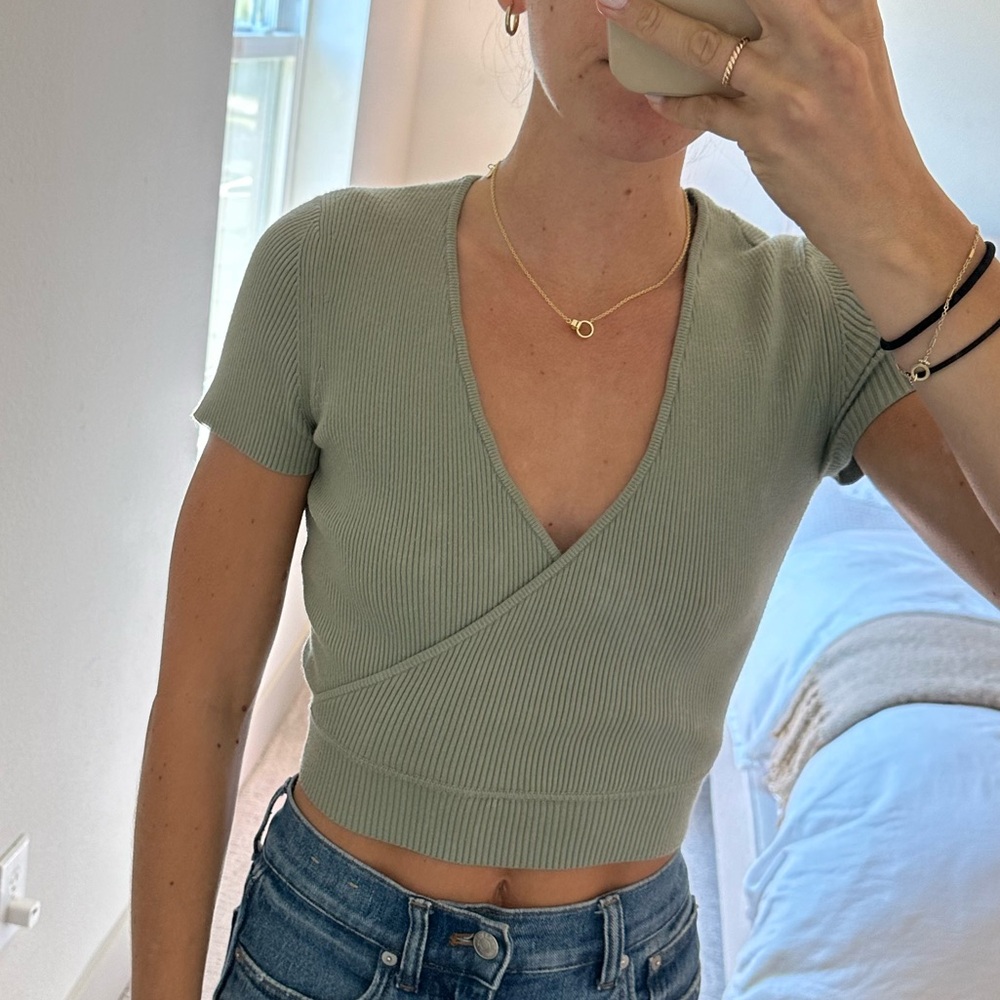 Aritzia Wilfred All Tied Up Wrap Top Green